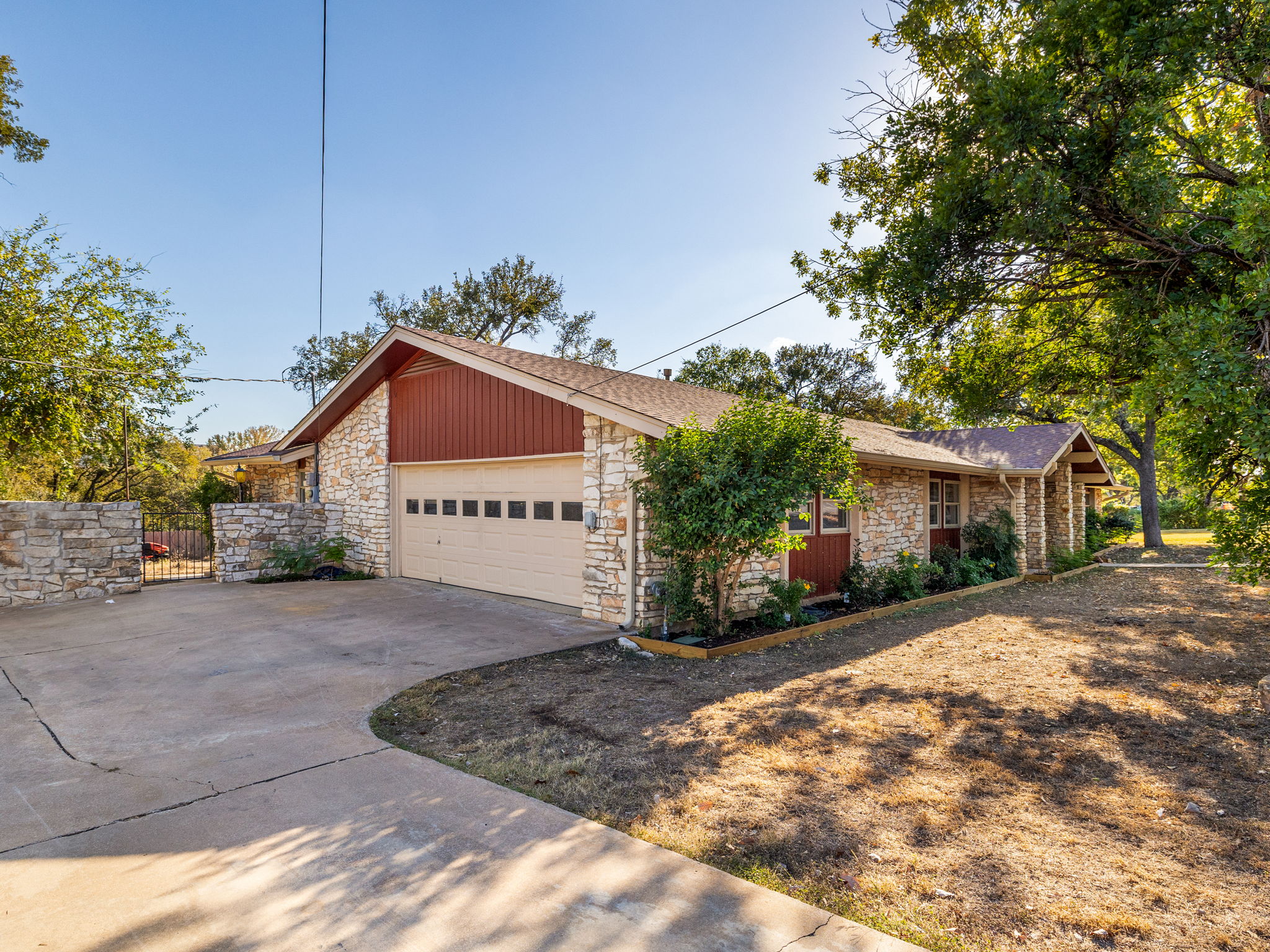 806 Country Club Road Georgetown, TX 78628 - Photo 3 of 39 Built in the 1960's, this house has so much charm and personality!