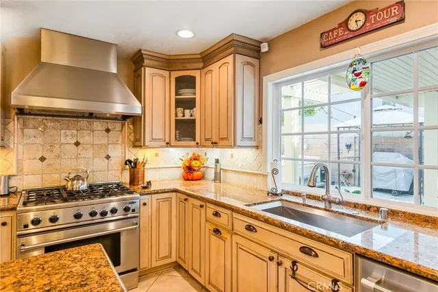 $1,073,000 | 2014 East 20th Street, Santa Ana, CA 92705