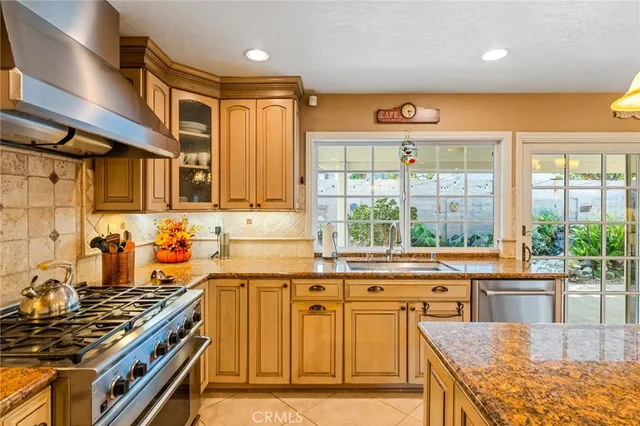 $1,073,000 | 2014 East 20th Street, Santa Ana, CA 92705