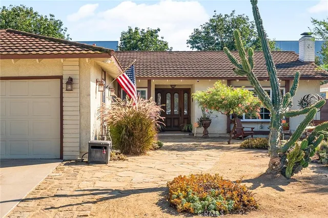 $1,083,000 | 2014 East 20th Street, Santa Ana, CA 92705