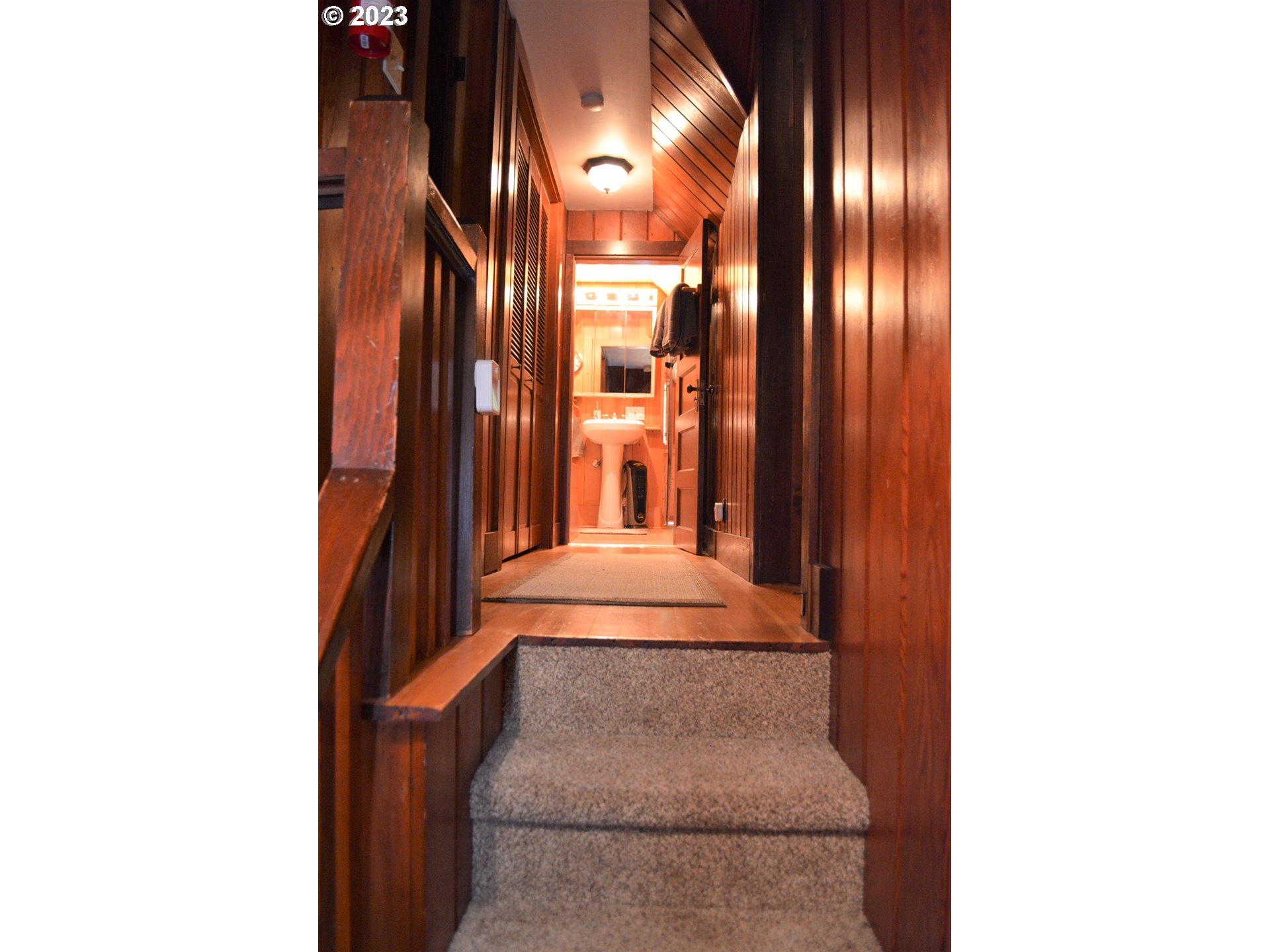 27502 Road 20 Rhododendron, OR 97049 - Photo 35 of 48