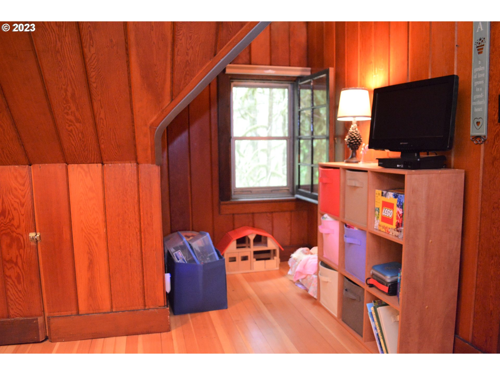 27502 Road 20 Rhododendron, OR 97049 - Photo 39 of 48 a room with furniture and a flat screen tv