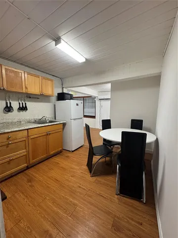 $1,200 | 3271 (rear Studio) Nw 15th Street, Miami, FL 33125