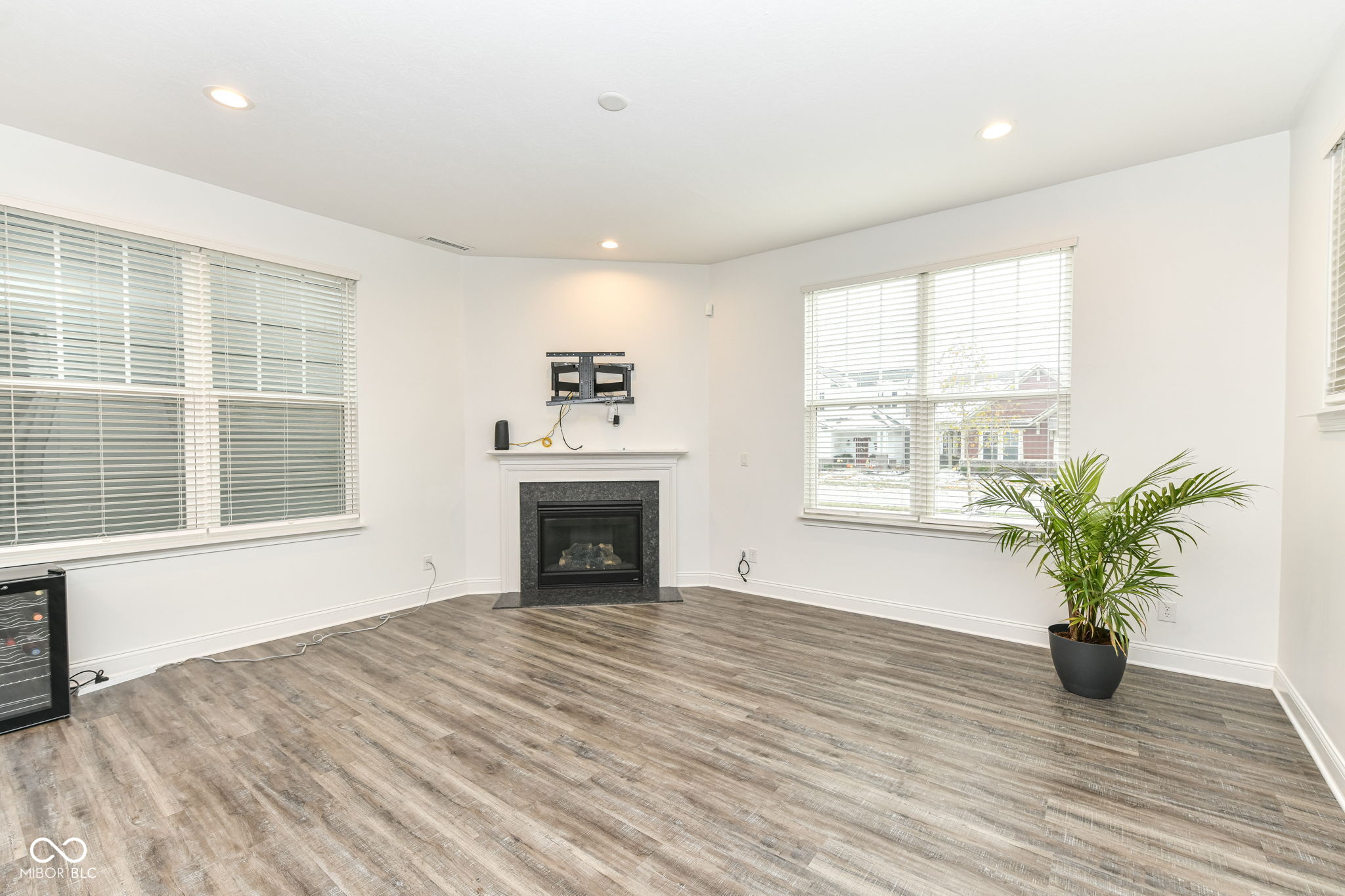 6977 McCain Way Carmel, IN 46033 - Photo 7 of 46