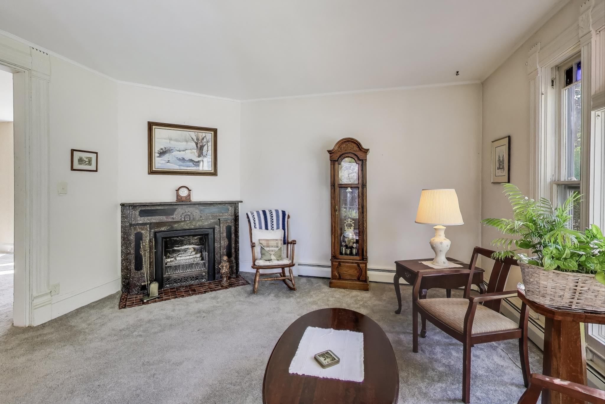 200 North Kane Street Burlington, WI 53105 - Photo 8 of 47 Living Room