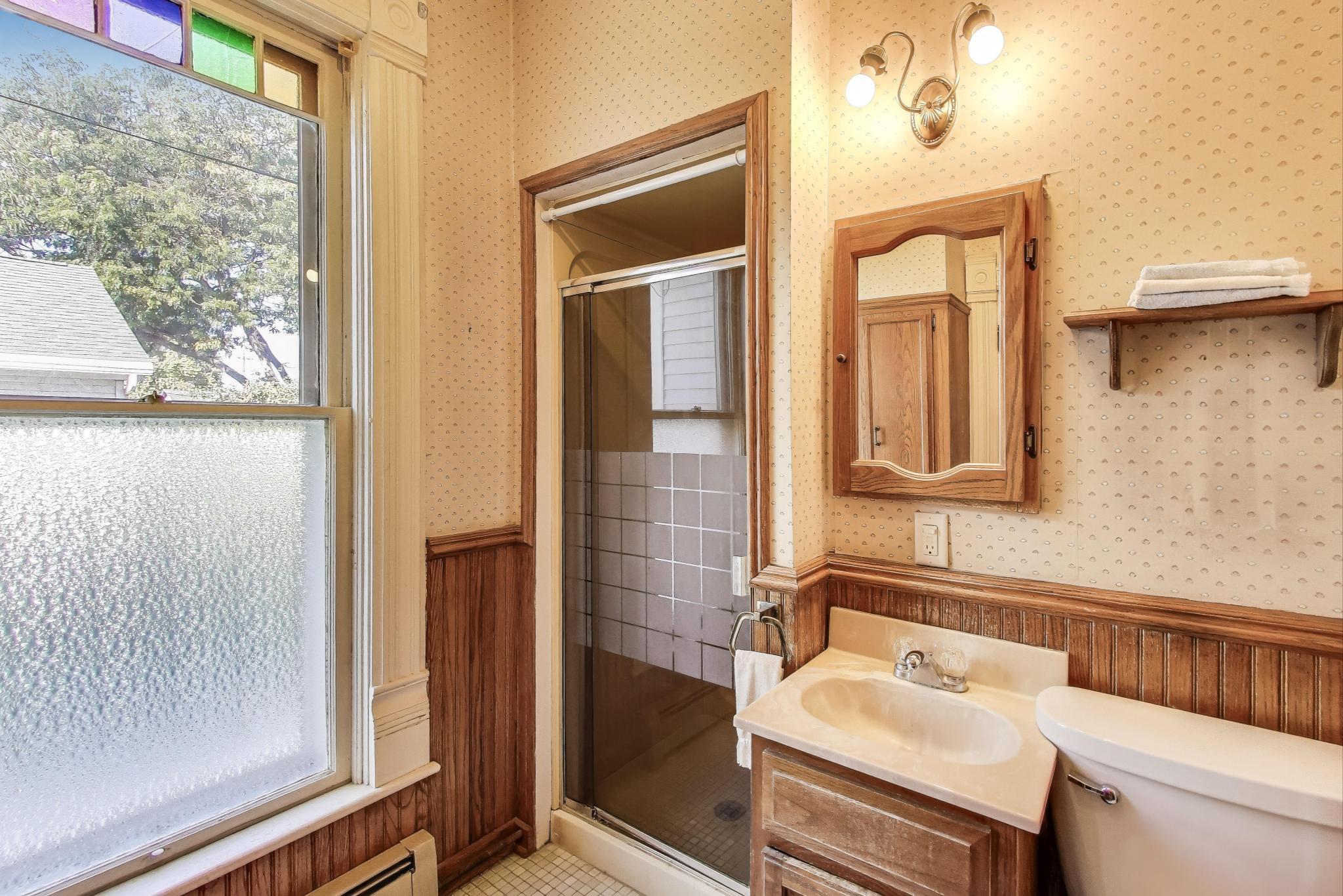 200 North Kane Street Burlington, WI 53105 - Photo 17 of 47 Main Floor Bathroom