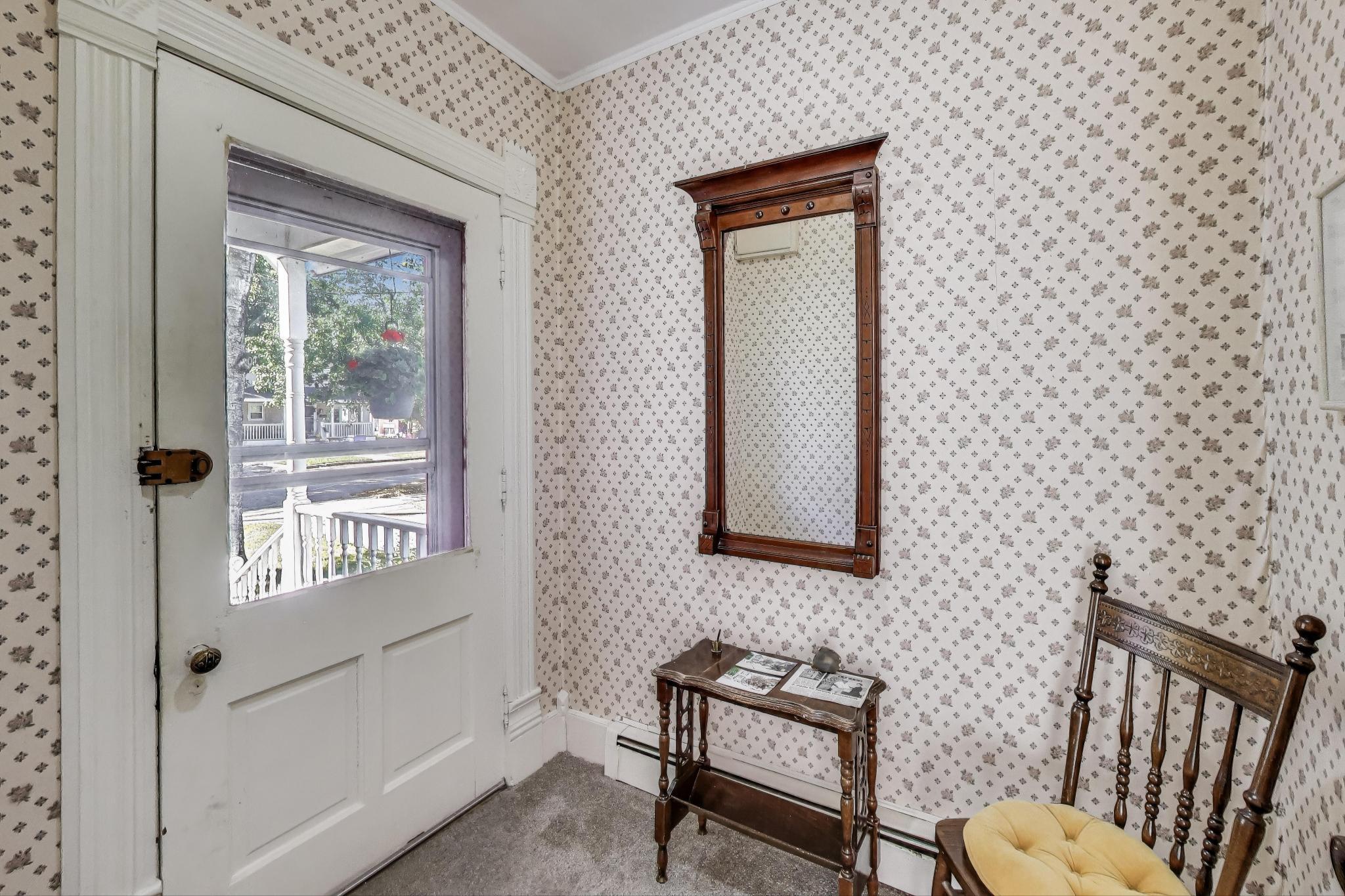 200 North Kane Street Burlington, WI 53105 - Photo 5 of 47 Foyer/Entry