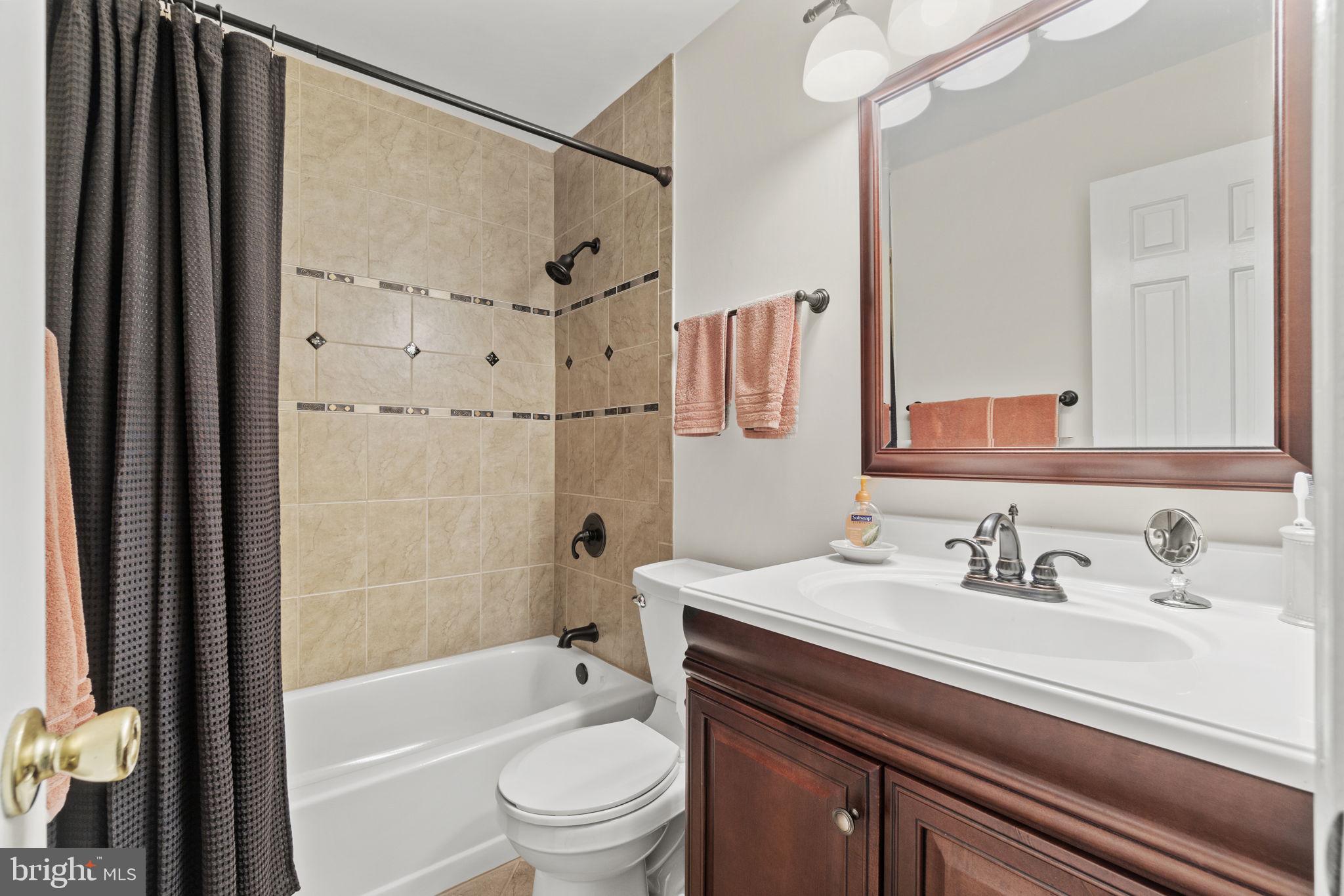 7704 Jewelweed Court Springfield, VA 22152 - Photo 22 of 34 Guest Full Bathroom on Upper Level