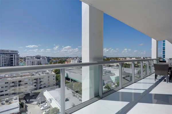 $7,500 | 6799 Collins Avenue, Unit 906, Miami Beach, FL 33141