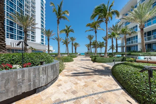 $7,500 | 6799 Collins Avenue, Unit 906, Miami Beach, FL 33141