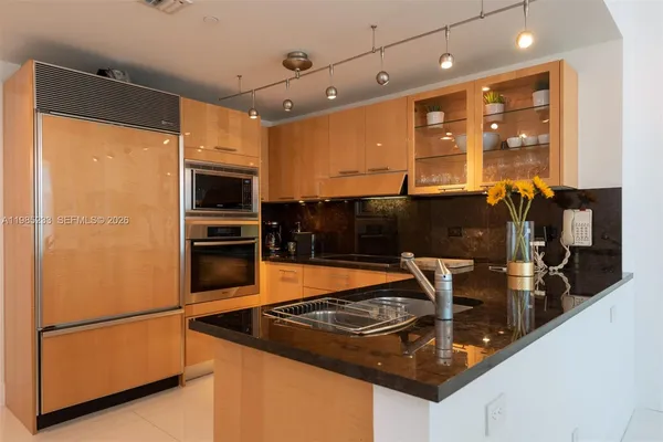 $7,500 | 6799 Collins Avenue, Unit 906, Miami Beach, FL 33141