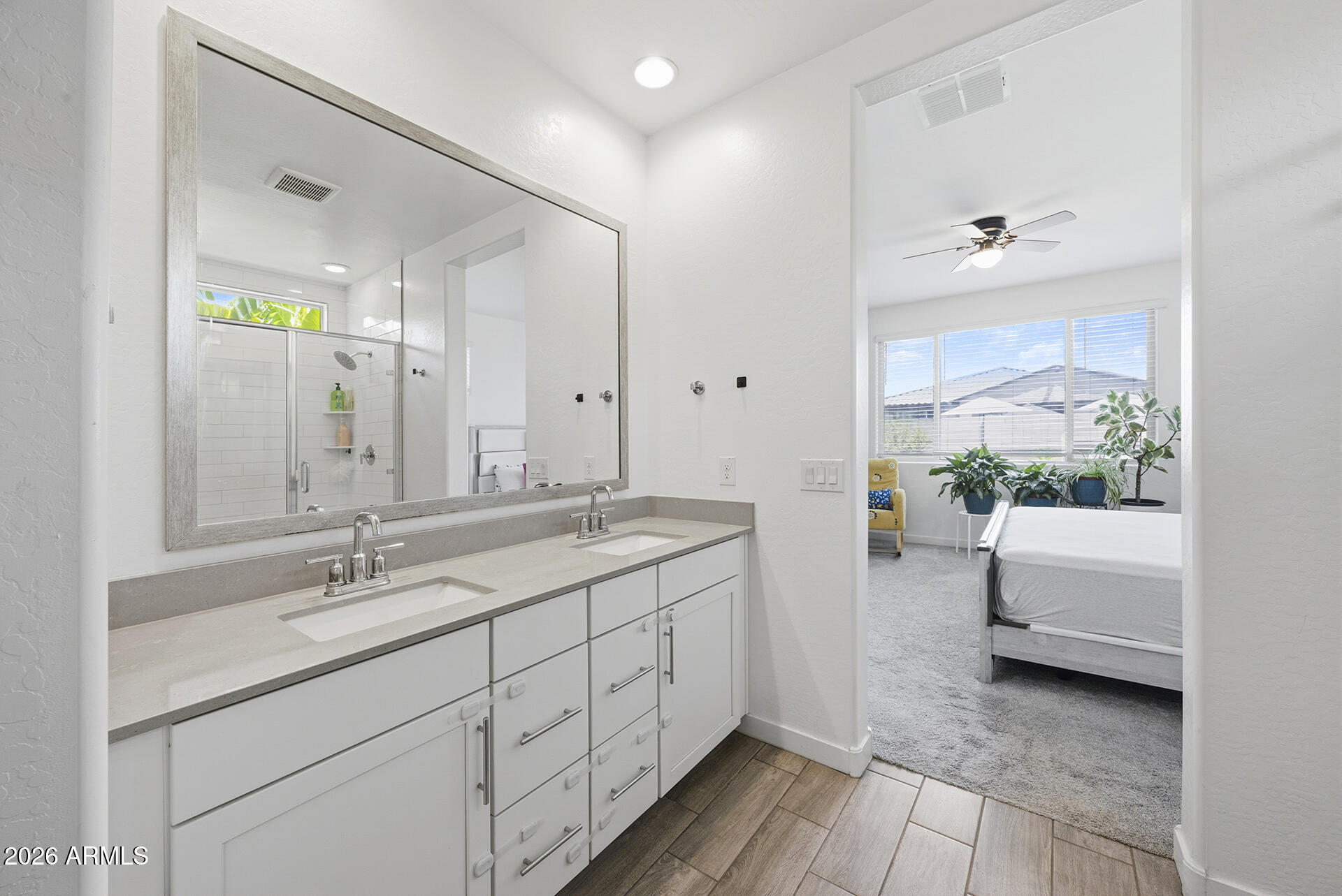 2300 East Ridgewood Lane Gilbert, AZ 85298 - Photo 18 of 50 Primary Ensuite