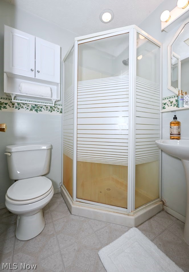 2987 Sourek Road Akron, OH 44333 - Photo 35 of 44 *2ND FULL BATHROOM 2ND FLOOR ~