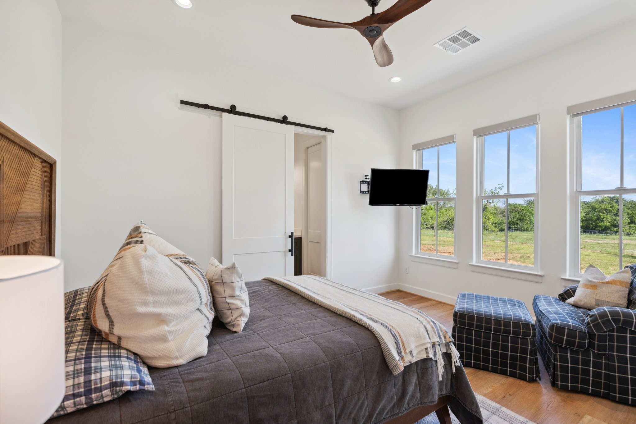 4052 Kuykendall Road Bellville, TX 77418 - Photo 20 of 40 Another secondary bedroom complete with a study nook and en-suite bathroom.