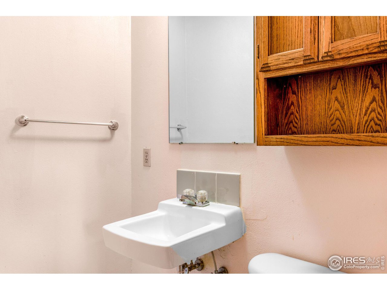 1044 South Taft Hill Road Fort Collins, CO 80521 - Photo 25 of 34 Primary 1/2 bath