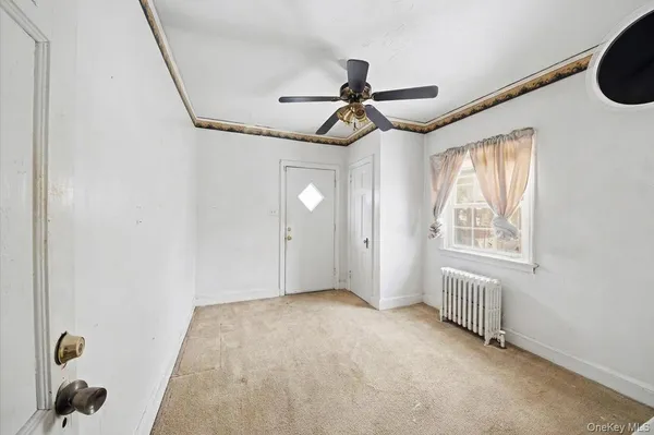 a view of entryway with window