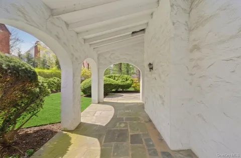 $699,000 | 93 Stuyvesant Plaza, Mount Vernon, NY 10552