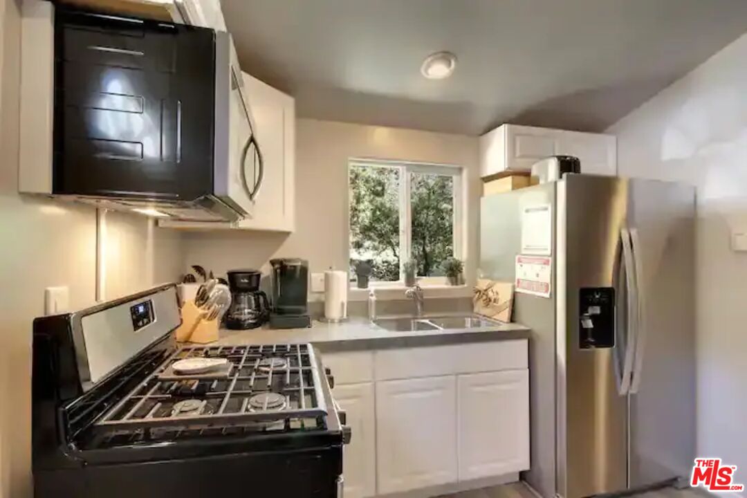 39219 Cedar Dell Road Fawnskin, CA 92333 - Photo 4 of 20