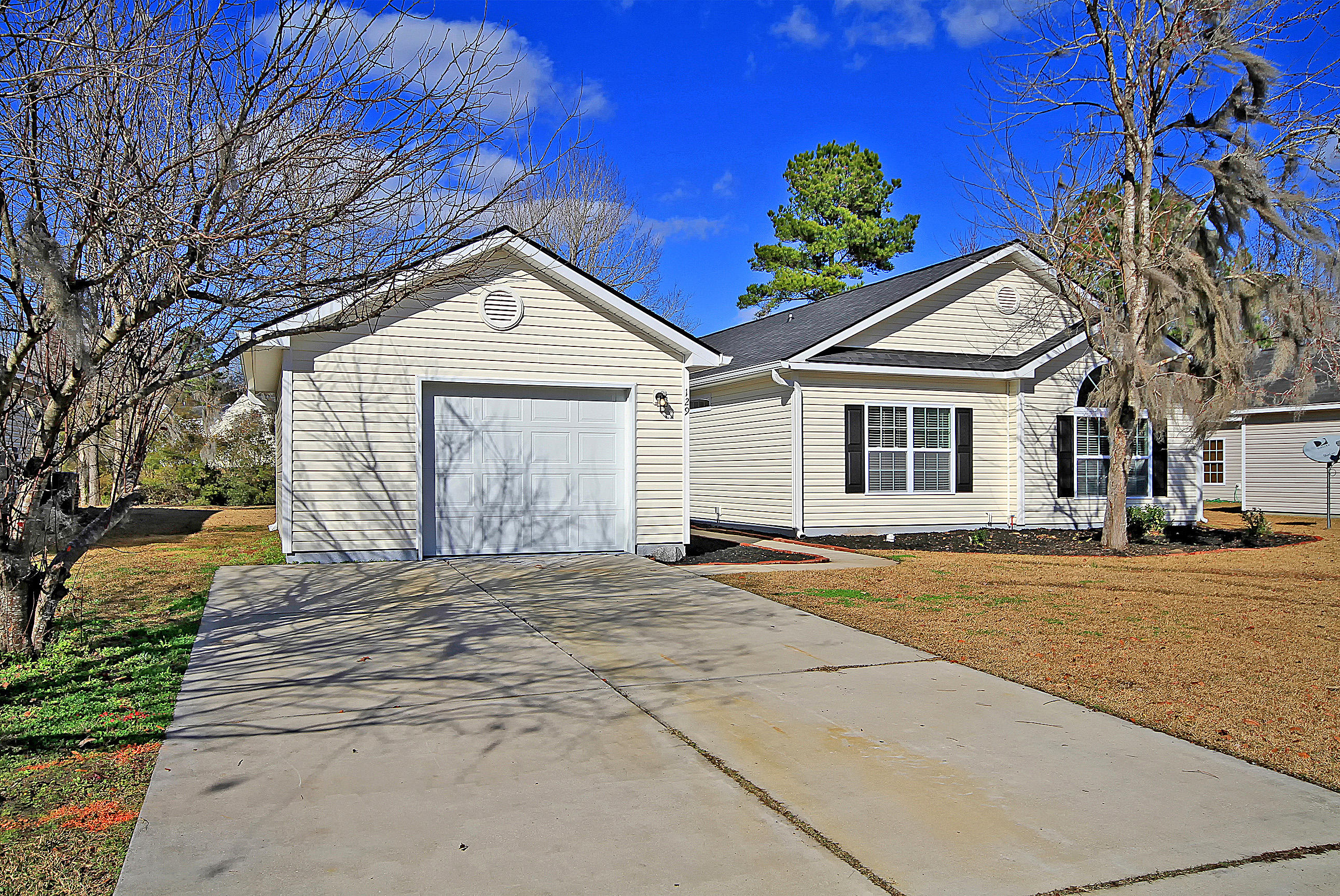 129 Pacolet Street Summerville, SC 29485 - Photo 2 of 25 CREM_129 Pacolet_003