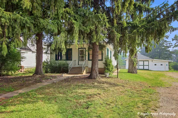 $310,000 | 824 Washington Street, Woodstock, IL 60098