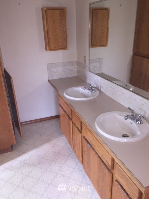 10128 Tilley Road Southwest Olympia, WA 98512 - Photo 13 of 21 Gallery Image 13