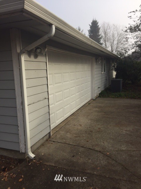 10128 Tilley Road Southwest Olympia, WA 98512 - Photo 4 of 21 Gallery Image 4