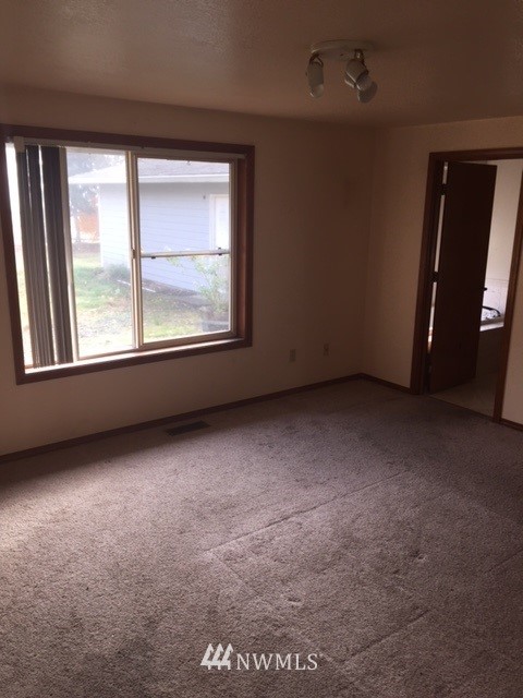 10128 Tilley Road Southwest Olympia, WA 98512 - Photo 10 of 21 Gallery Image 10