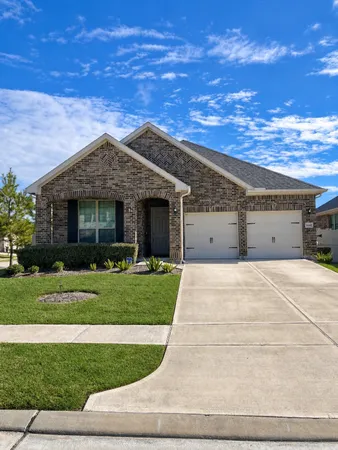 $2,600 | 10442 Eastern Bluestar Drive, Conroe, TX 77385