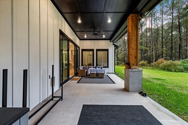 a view of a yard with plants