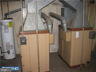527 East Tabor Road Philadelphia, PA 19120 - Photo 6 of 8 View
