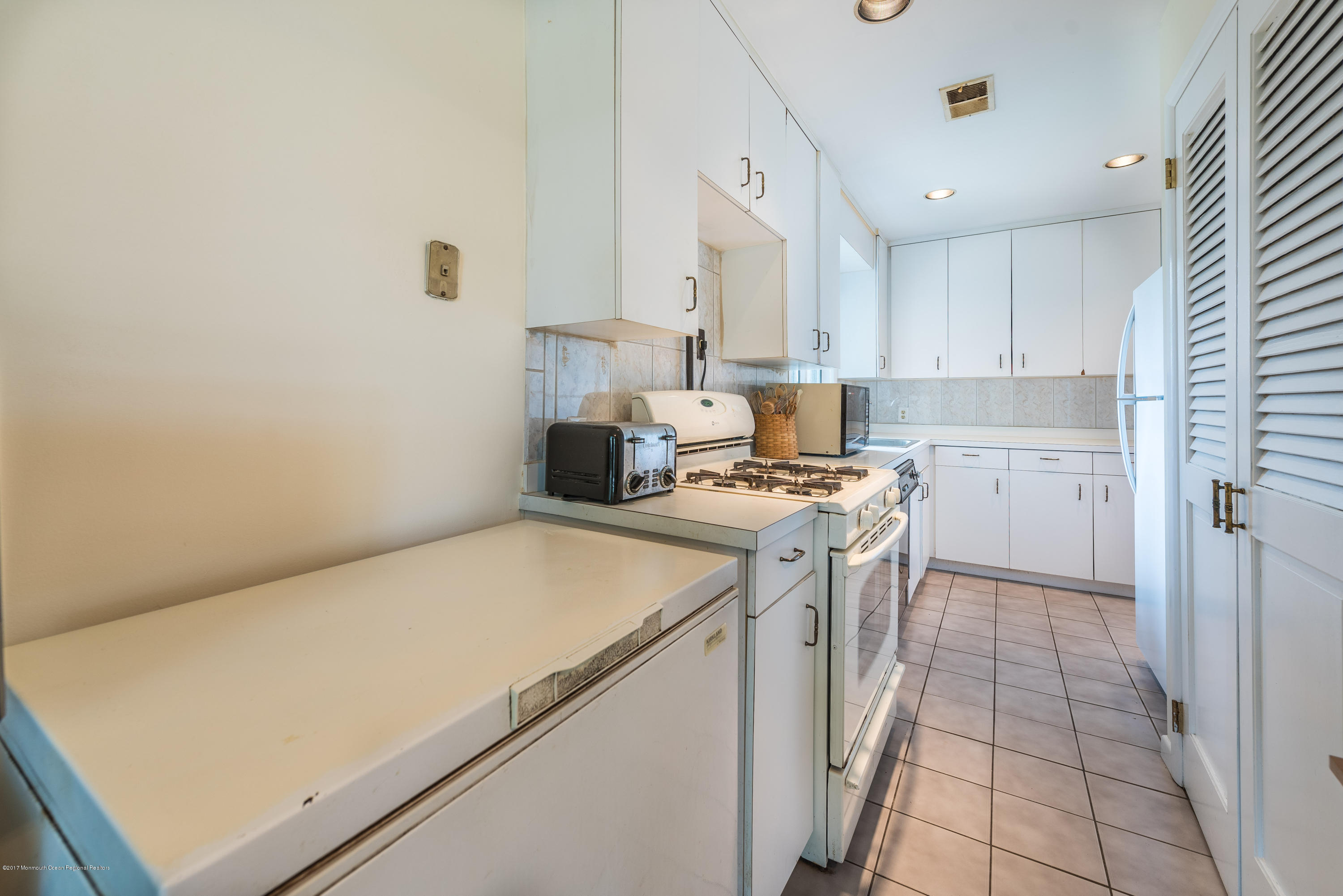 1501 Hulse Road, Unit 1 Point Pleasant, NJ 08742 - Photo 15 of 28 1501 Hulse 1 kitchen