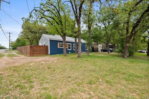 $2,100 | 2020 Bluebonnet Drive, Fort Worth, TX 76111