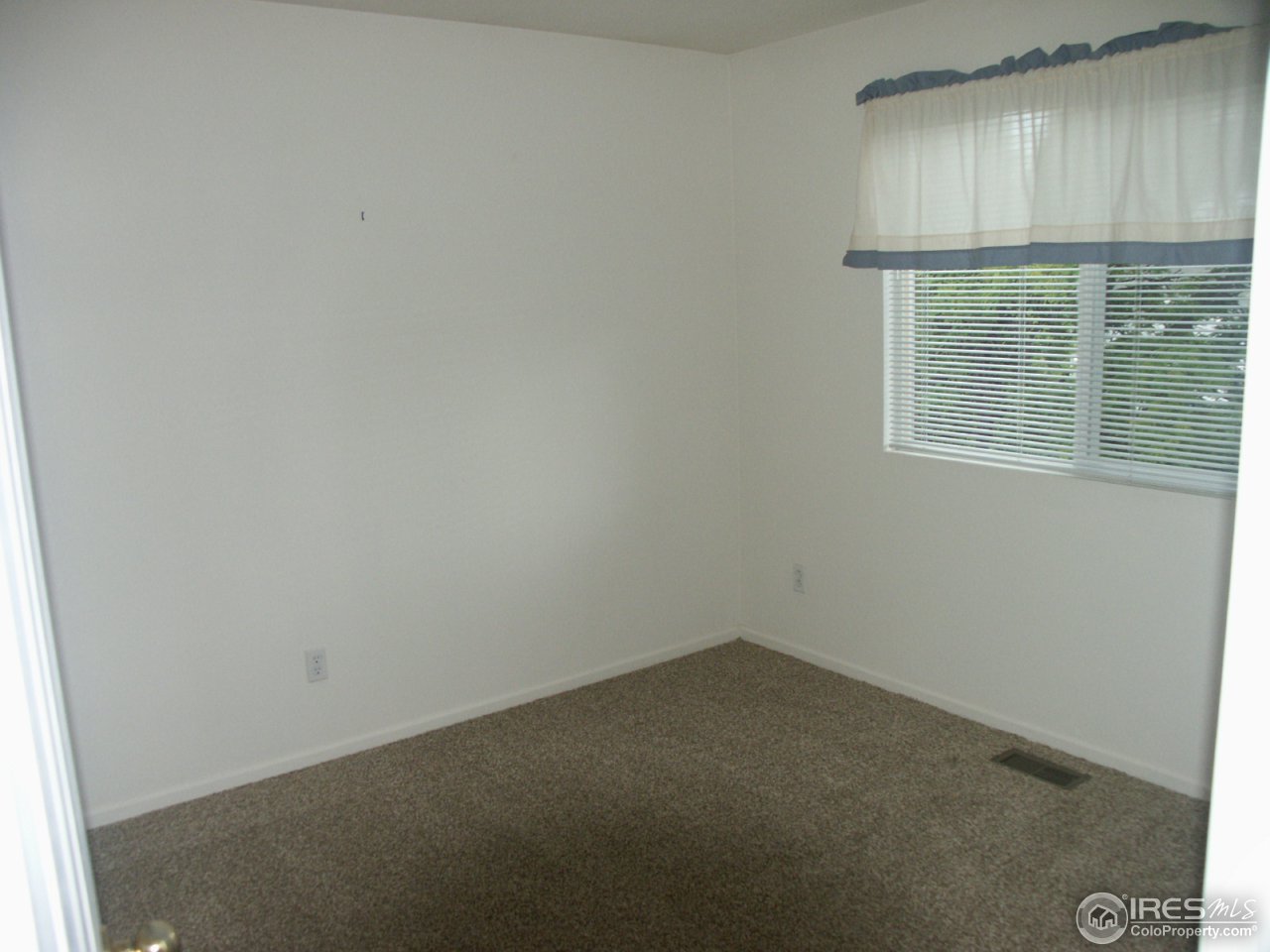 1338 Trail Ridge Road Longmont, CO 80504 - Photo 9 of 13 an empty room with a window