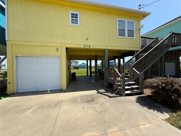 $299,000 | 978 Mary Ann, Crystal Beach, TX 77650