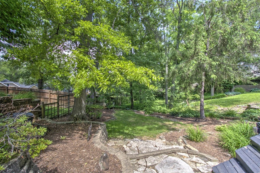 2710 South Forrest Green Drive Decatur, IL 62521 - Photo 40 of 41 Gallery Image 40