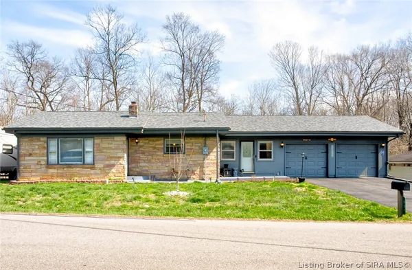 $212,000 | 800 North Water Street, Pekin, IN 47165
