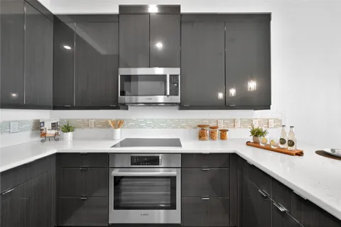 $425,000 | 199 Waterpoint Court, Unit 303, Conroe, TX 77304