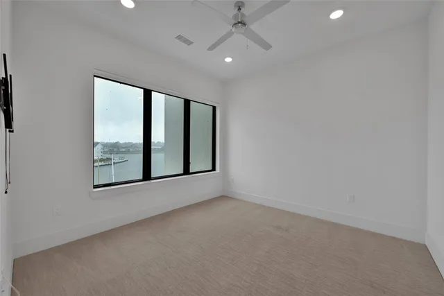 $425,000 | 199 Waterpoint Court, Unit 303, Conroe, TX 77304