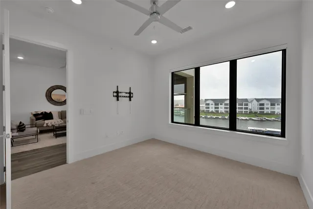 $425,000 | 199 Waterpoint Court, Unit 303, Conroe, TX 77304