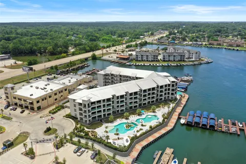 $425,000 | 199 Waterpoint Court, Unit 303, Conroe, TX 77304
