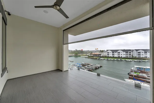 $425,000 | 199 Waterpoint Court, Unit 303, Conroe, TX 77304