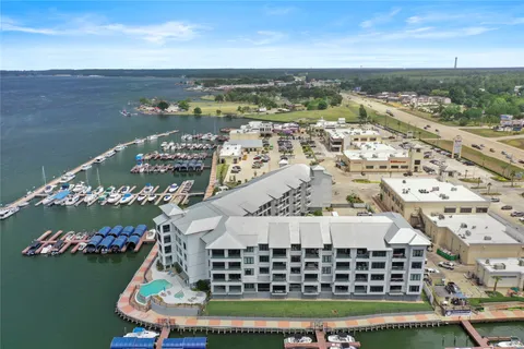 $425,000 | 199 Waterpoint Court, Unit 303, Conroe, TX 77304