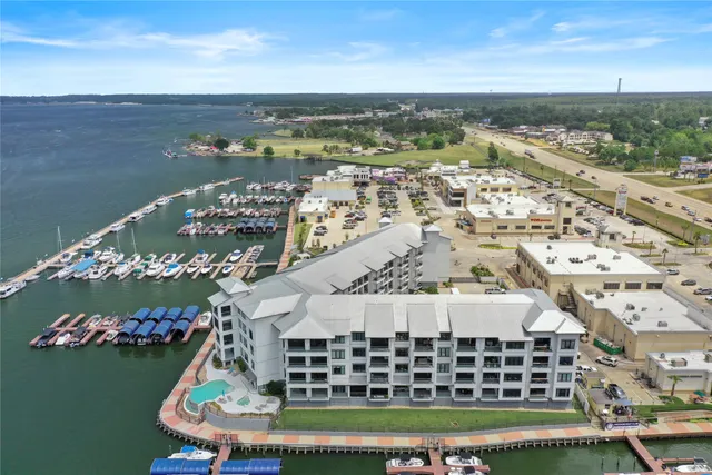 $425,000 | 199 Waterpoint Court, Unit 303, Conroe, TX 77304