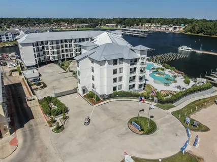 $425,000 | 199 Waterpoint Court, Unit 303, Conroe, TX 77304