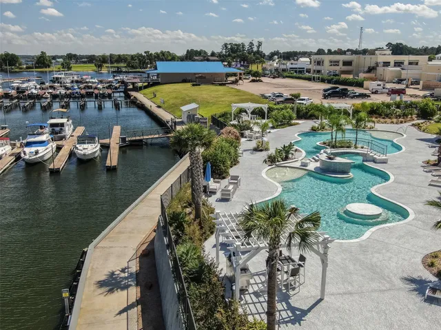 $425,000 | 199 Waterpoint Court, Unit 303, Conroe, TX 77304