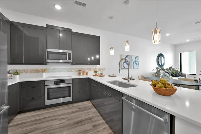 $425,000 | 199 Waterpoint Court, Unit 303, Conroe, TX 77304