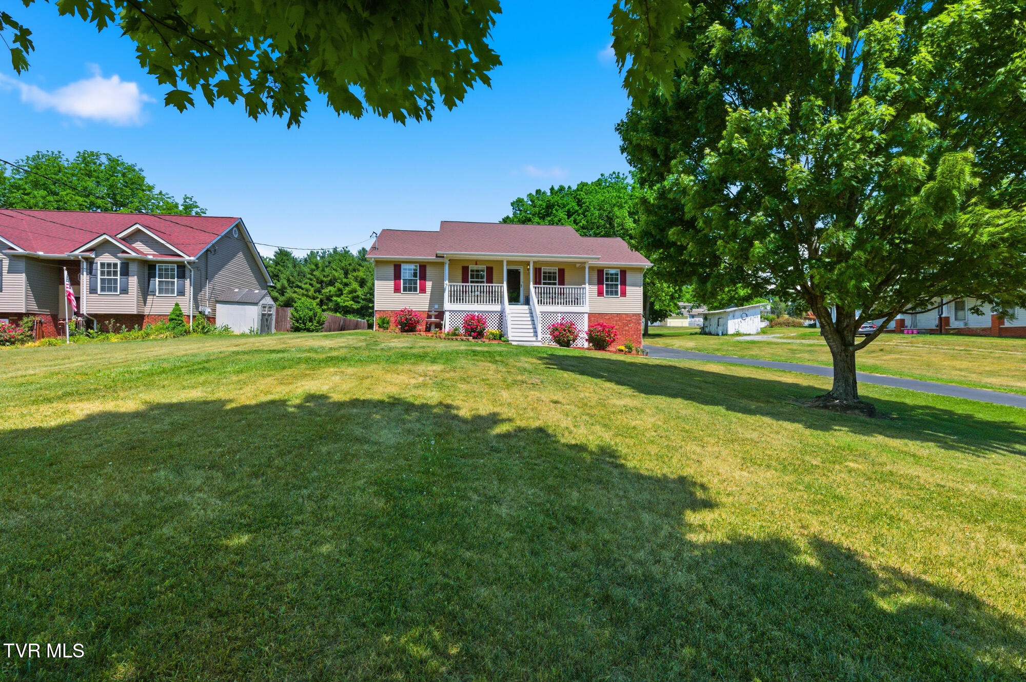 900 North Austin Springs Road Piney Flats, TN 37686 - Photo 6 of 48 DSC_9600