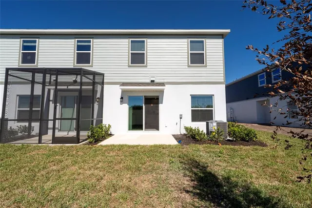 a view of a house with backyard and garden