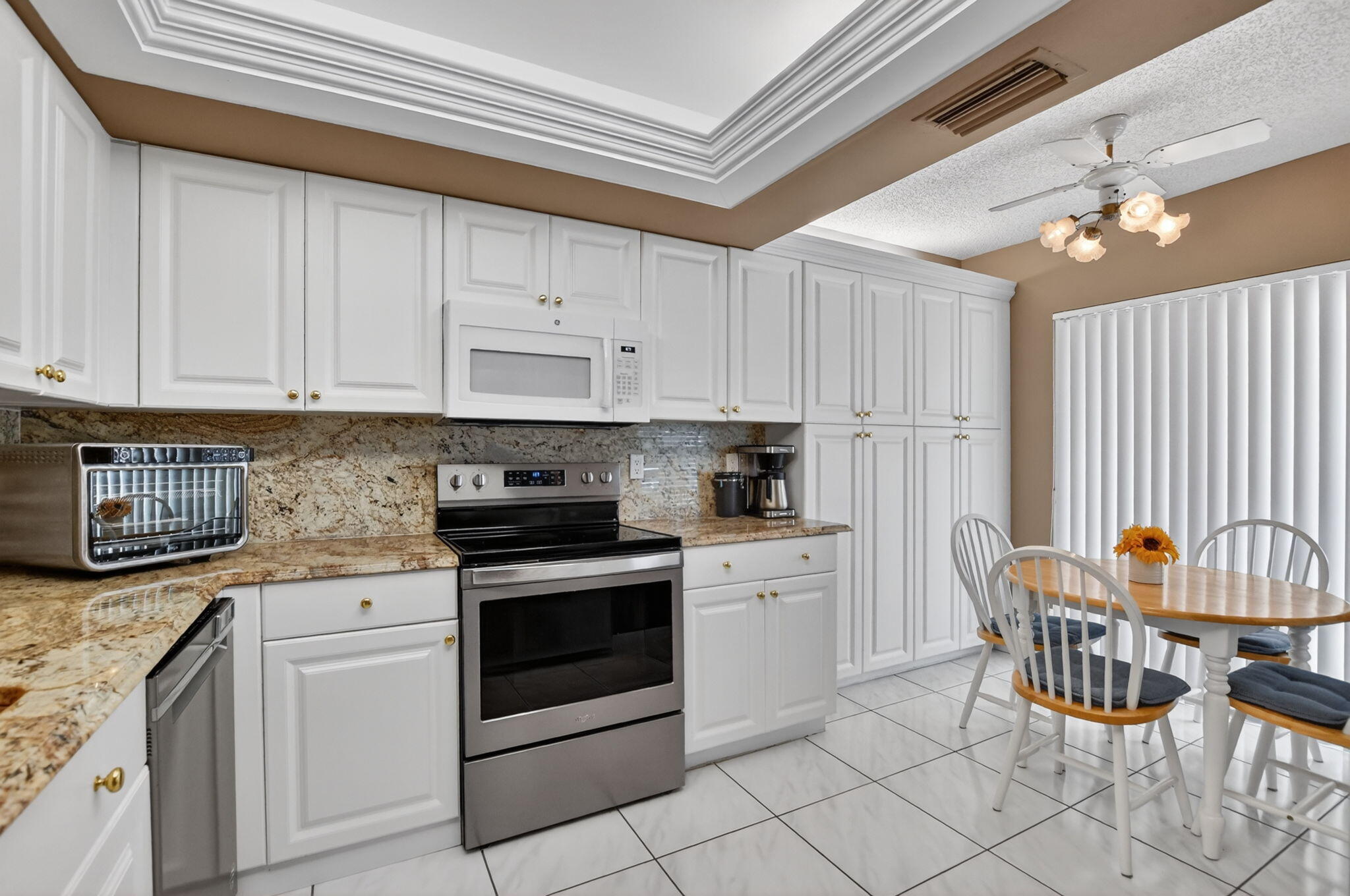 10953 Lake Front Place Boca Raton, FL 33498 - Photo 13 of 40 12-web-or-mls-DSC_6588