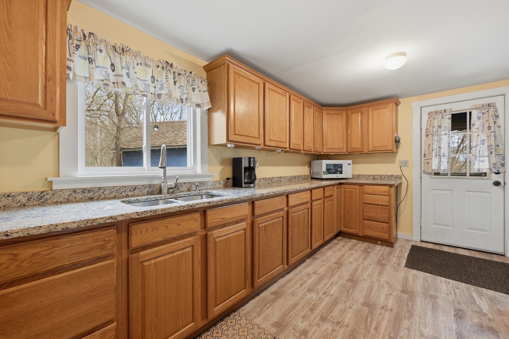 8 Stones Corner Road Berlin, MA 01503 - Photo 6 of 33